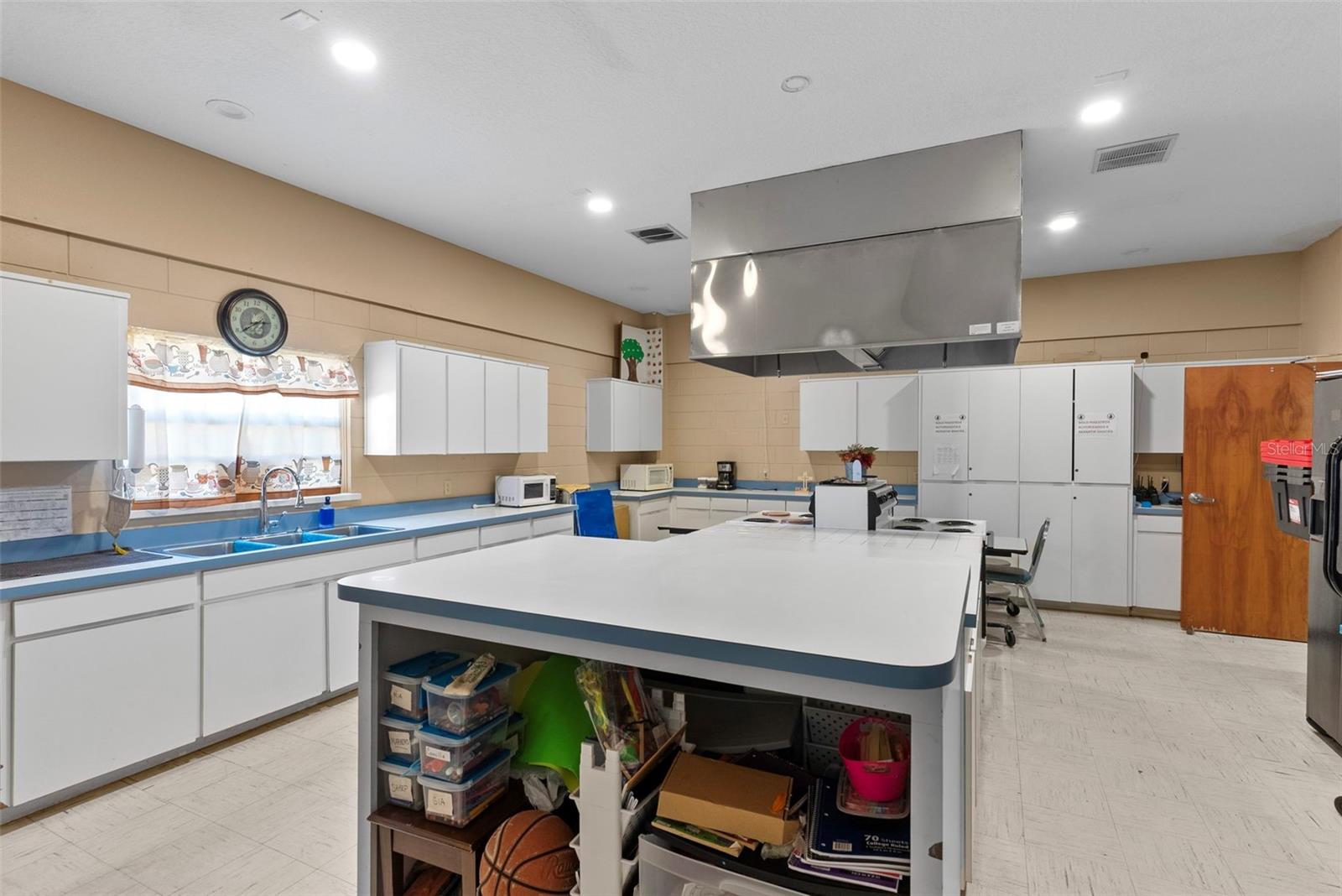 Image 56 of 90 For 201 University Avenue