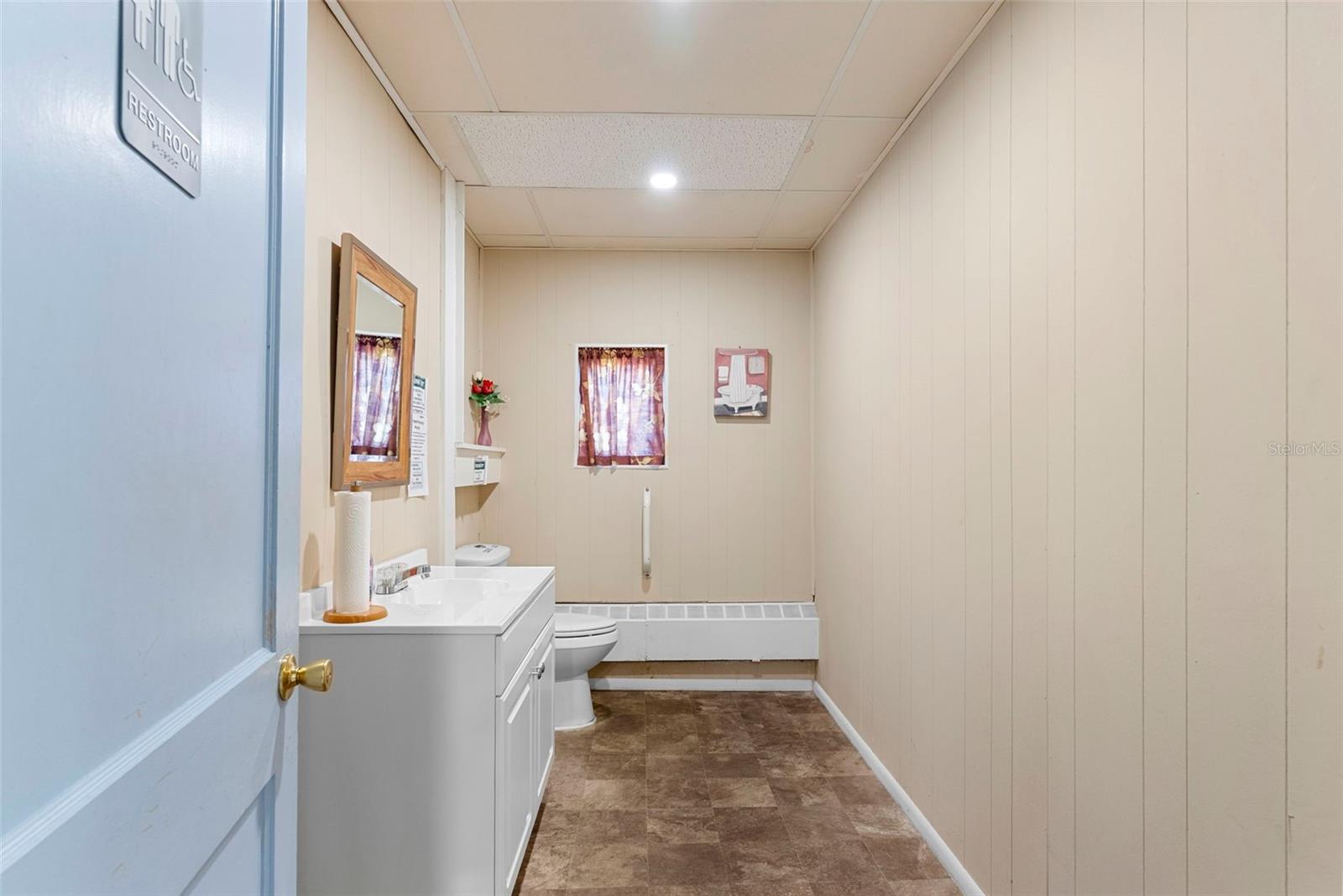 Image 75 of 90 For 201 University Avenue