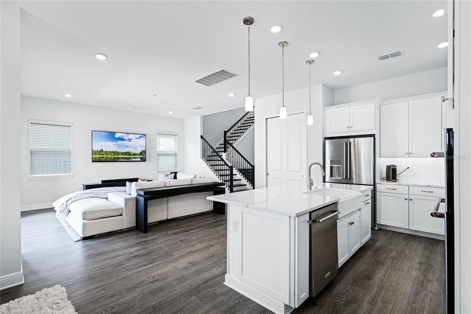 Image 11 of 39 For 15734 Vetta Drive