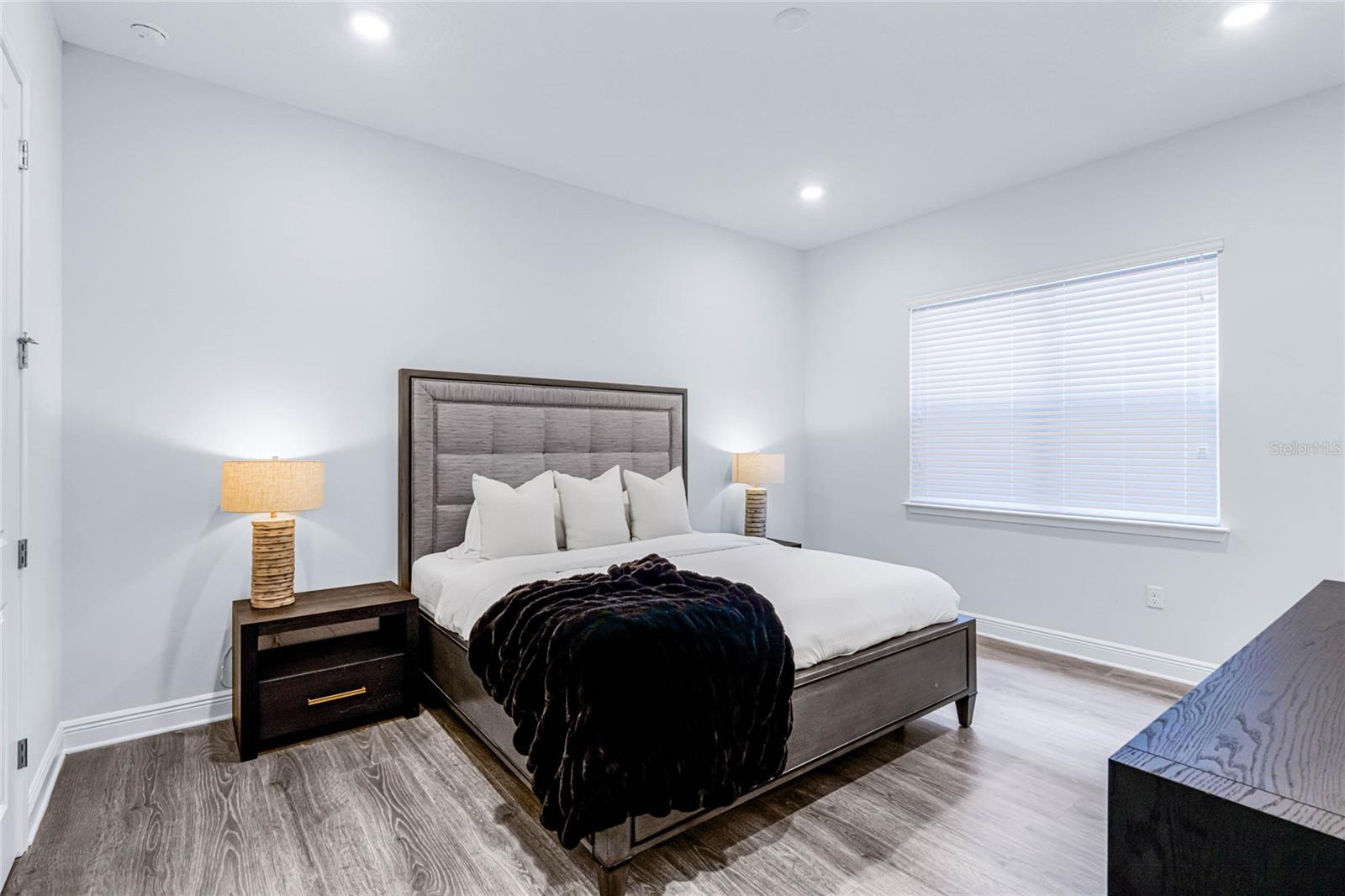 Image 15 of 39 For 15734 Vetta Drive