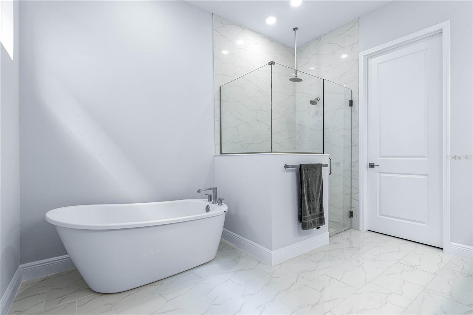 Image 16 of 39 For 15734 Vetta Drive