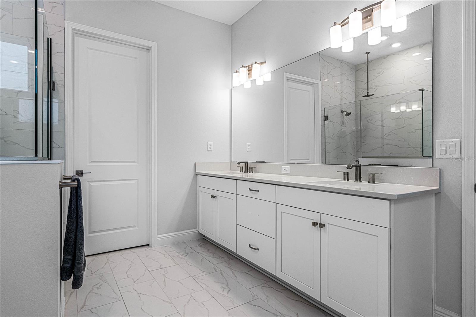 Image 17 of 39 For 15734 Vetta Drive