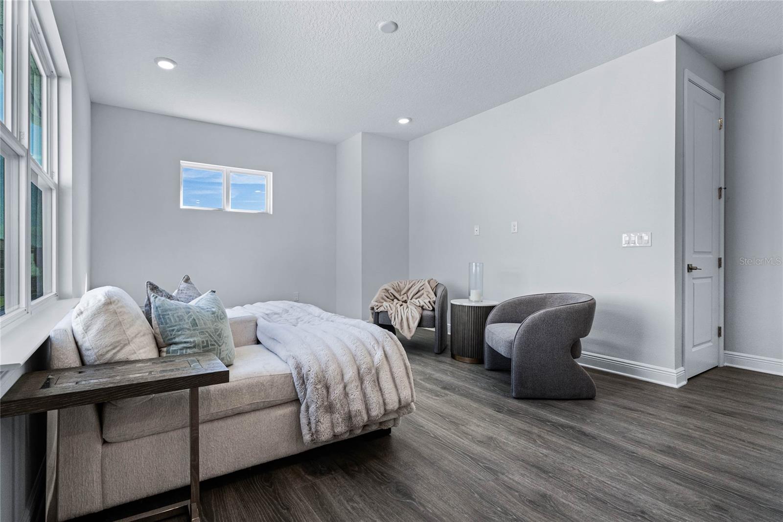 Image 19 of 39 For 15734 Vetta Drive