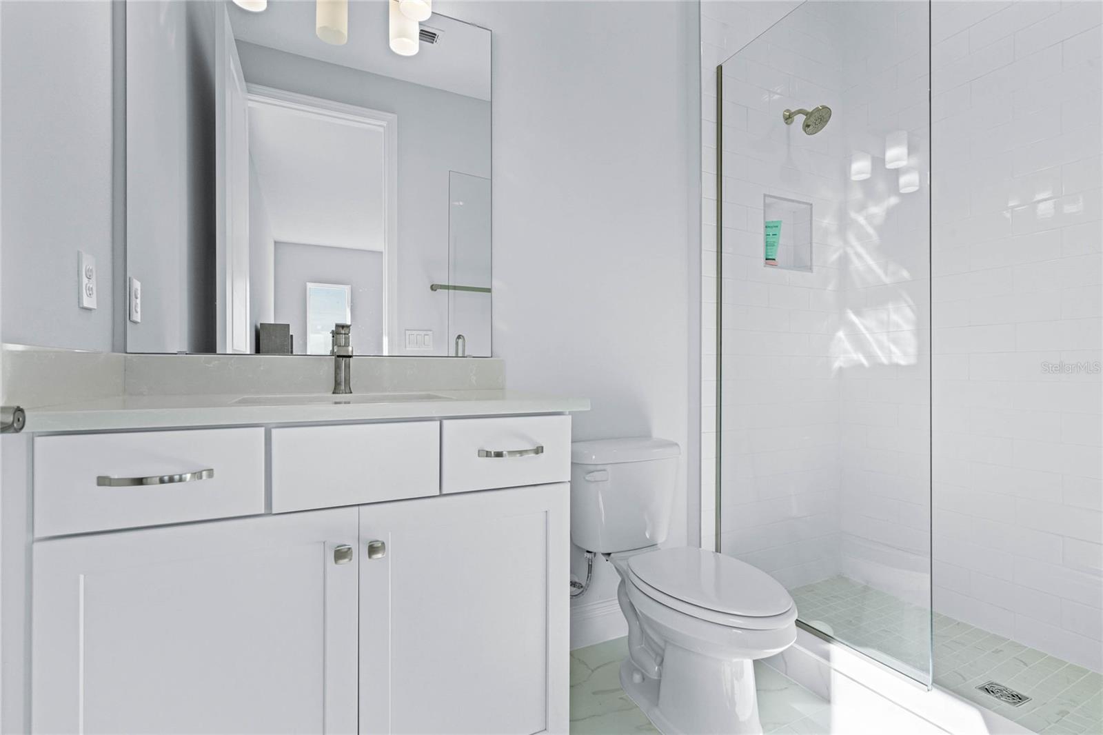 Image 21 of 39 For 15734 Vetta Drive