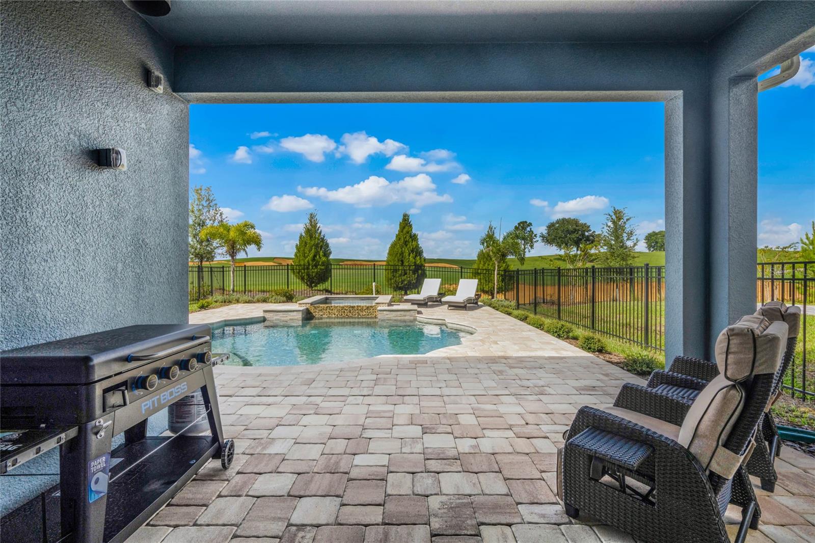 Image 28 of 39 For 15734 Vetta Drive