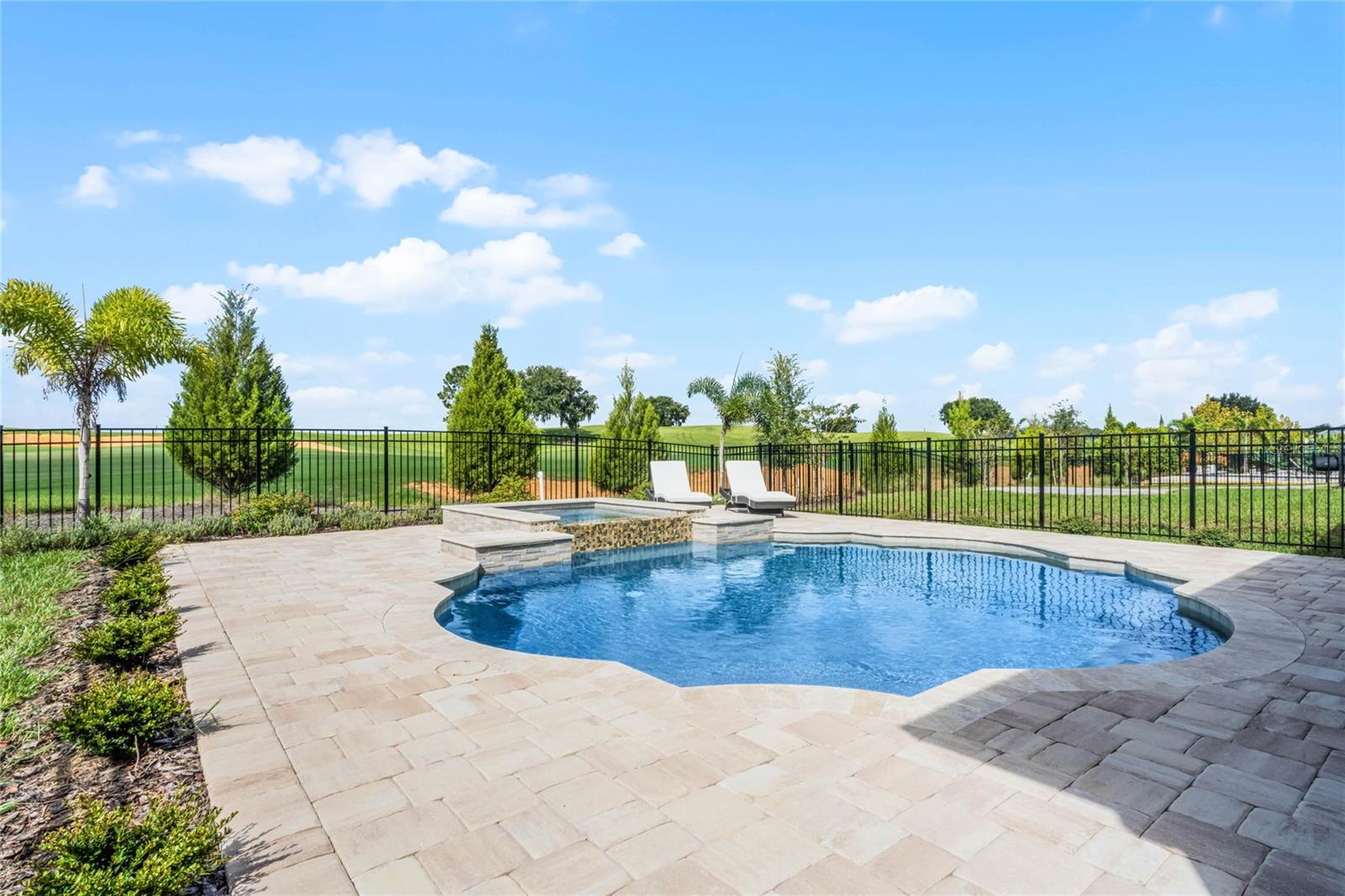 Image 33 of 39 For 15734 Vetta Drive