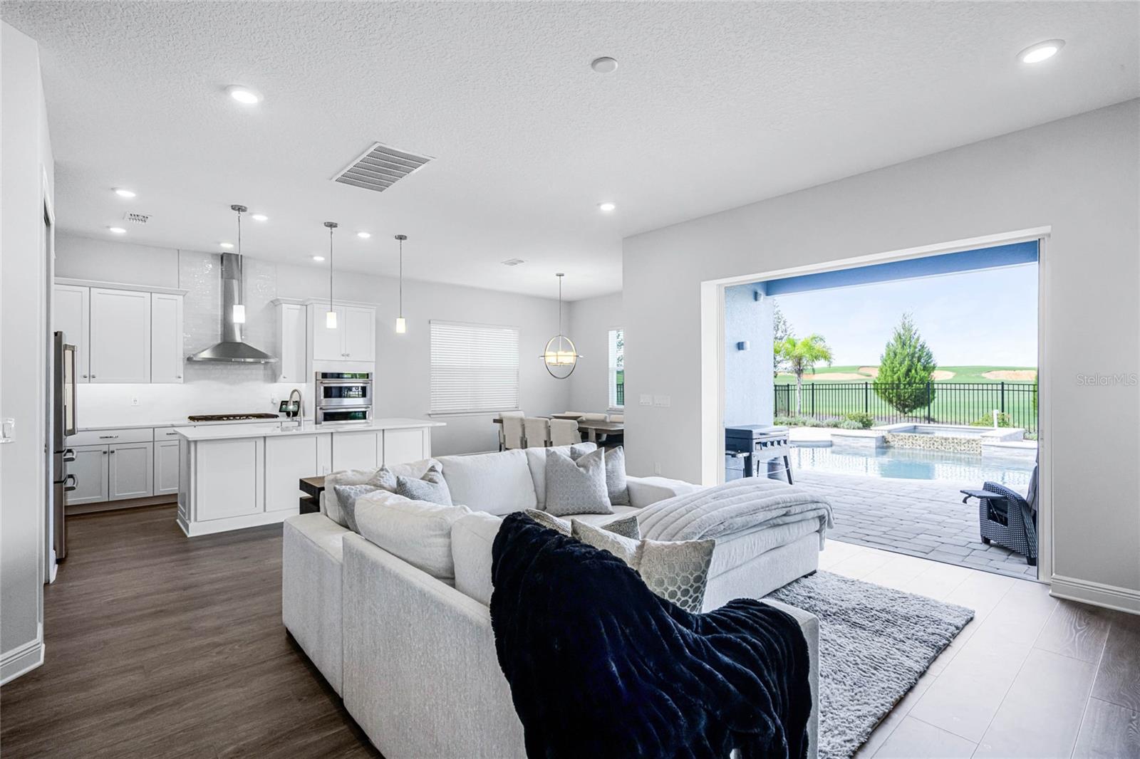 Image 4 of 39 For 15734 Vetta Drive