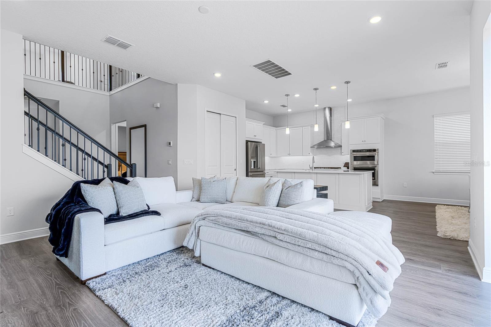 Image 5 of 39 For 15734 Vetta Drive