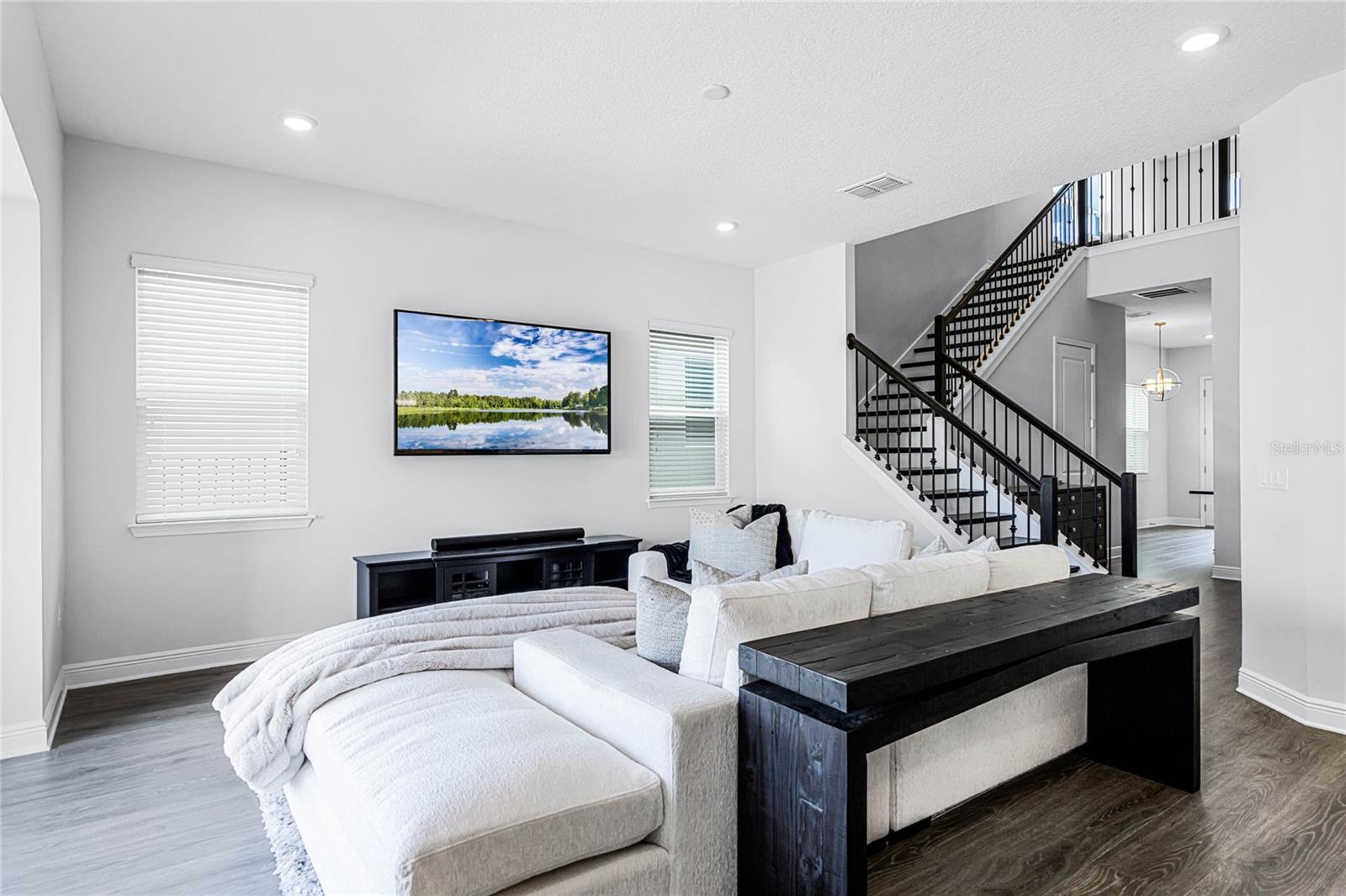 Image 6 of 39 For 15734 Vetta Drive