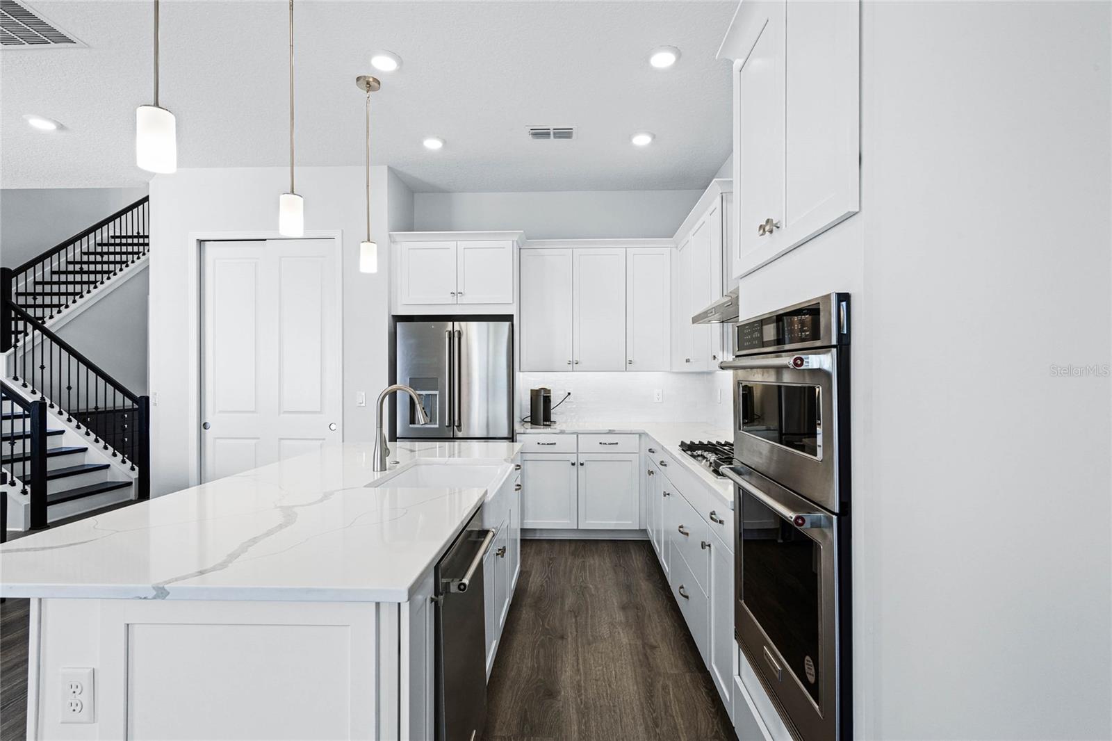 Image 9 of 39 For 15734 Vetta Drive