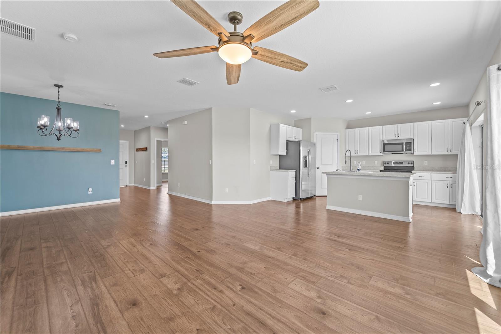 Image 2 of 13 For 407 Kestrel Drive