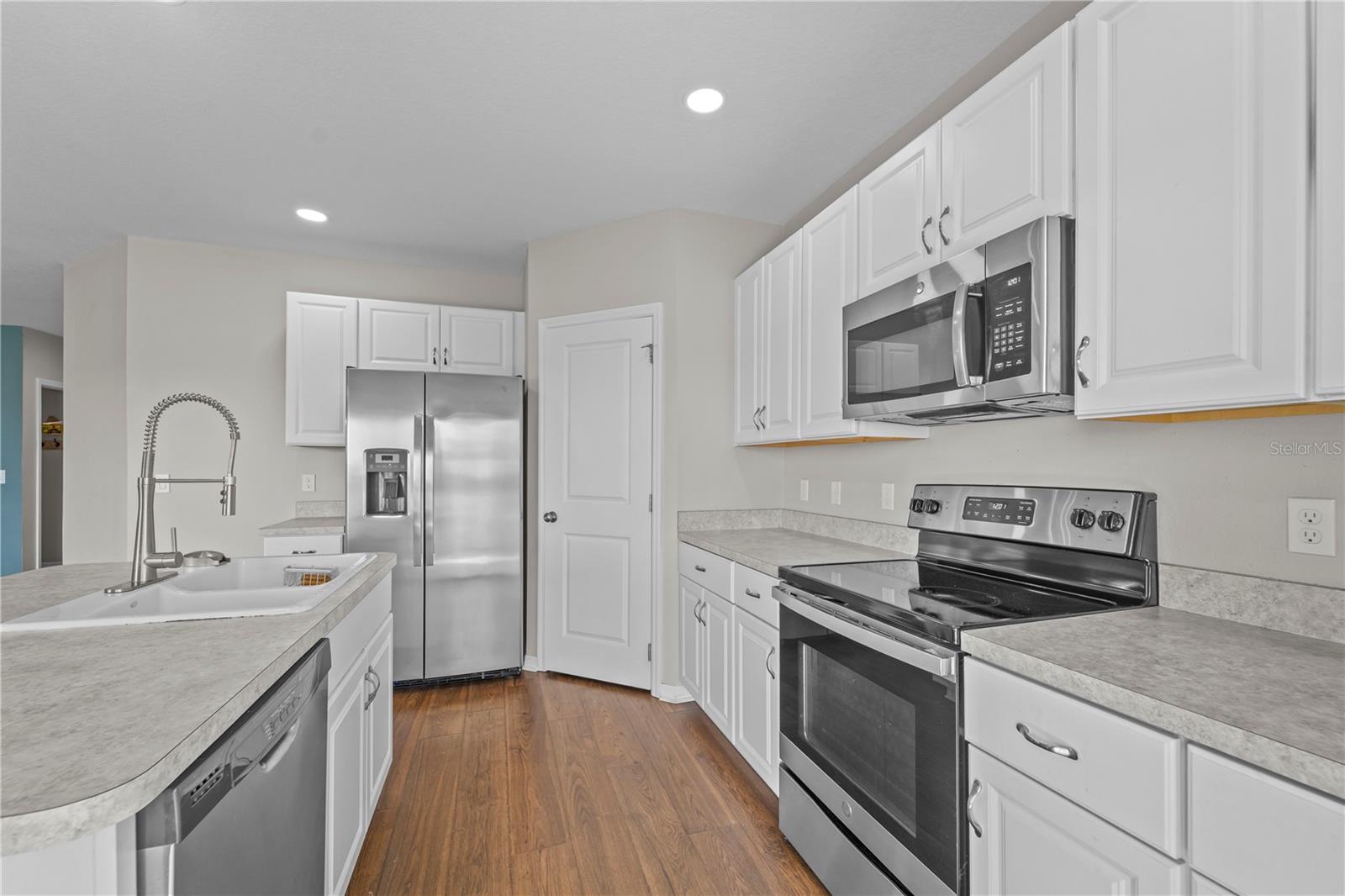 Image 3 of 13 For 407 Kestrel Drive