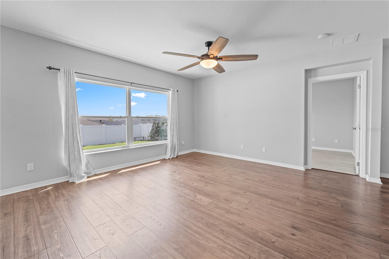 Image 4 of 13 For 407 Kestrel Drive