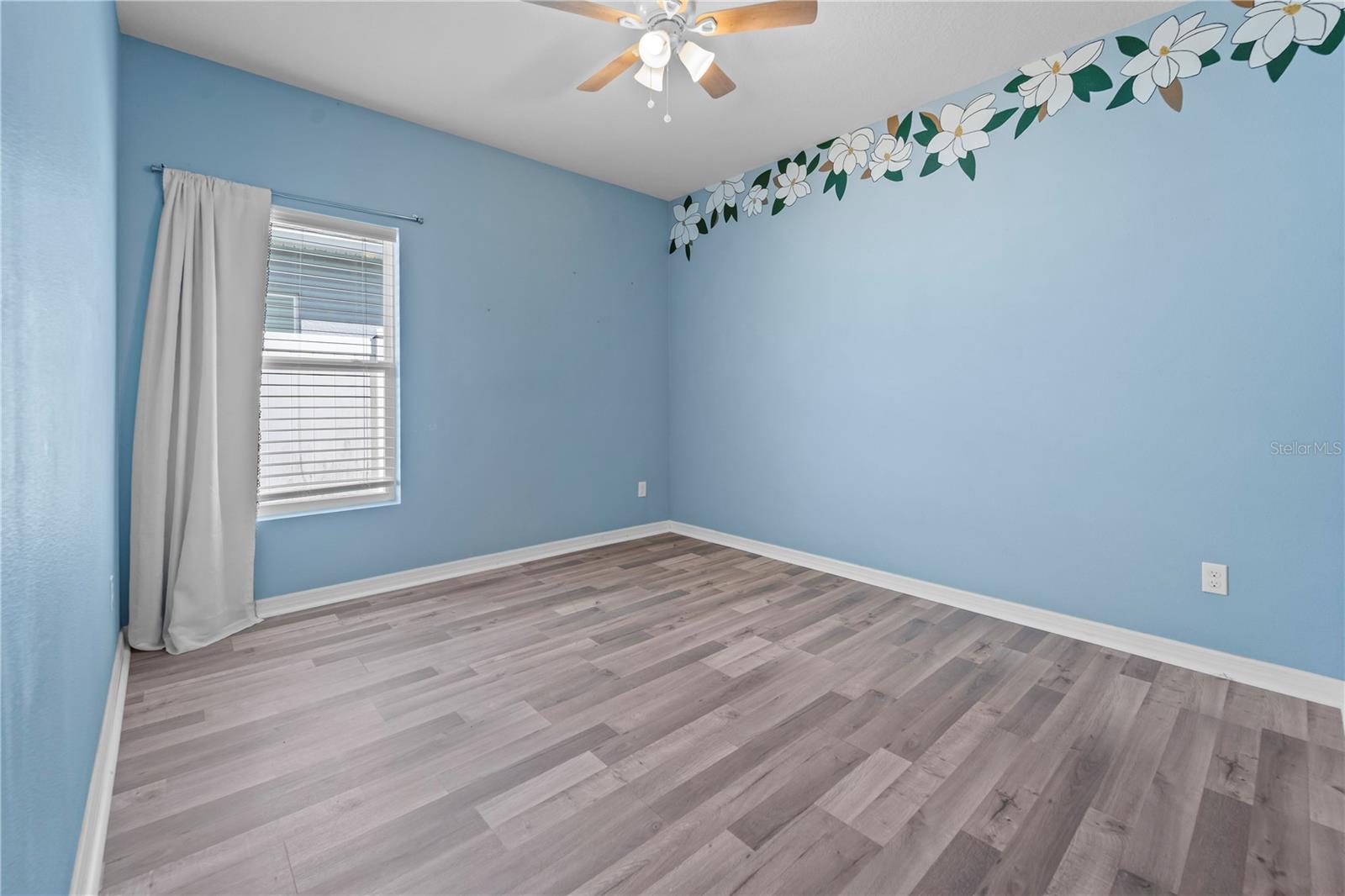 Image 9 of 13 For 407 Kestrel Drive