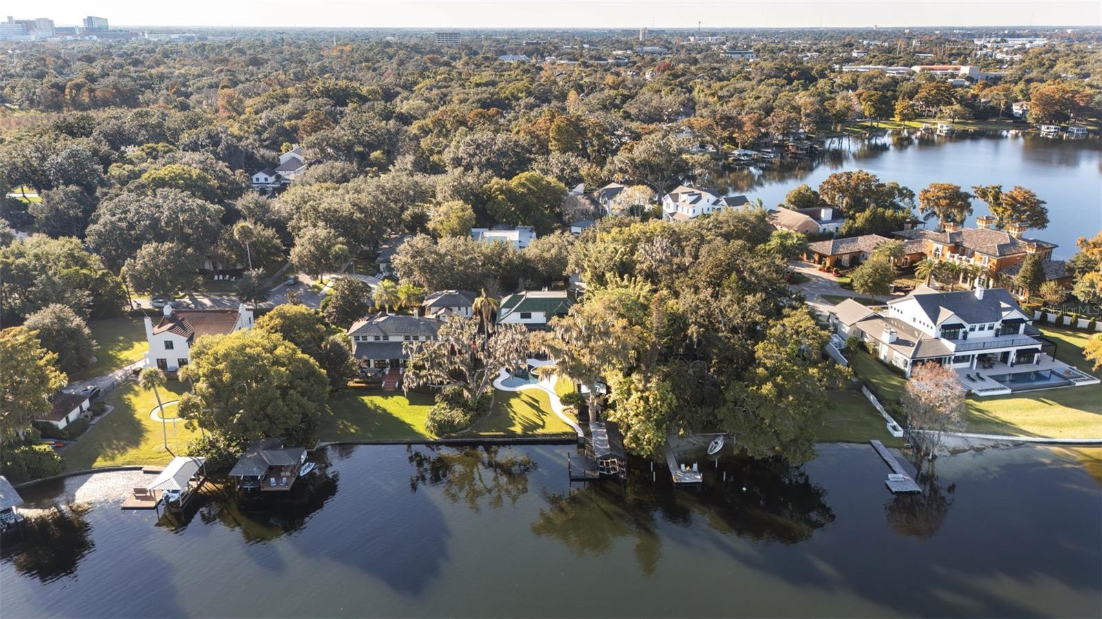 Listing photo id 3 for 1336 College Point