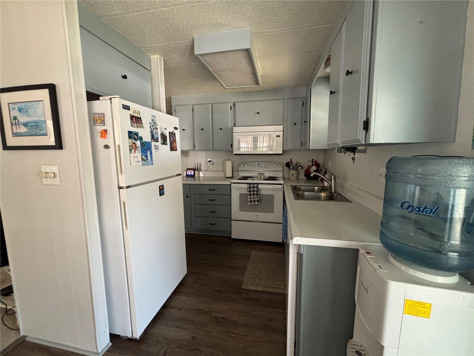 Image 6 of 21 For 4133 Oak Grove Drive 16