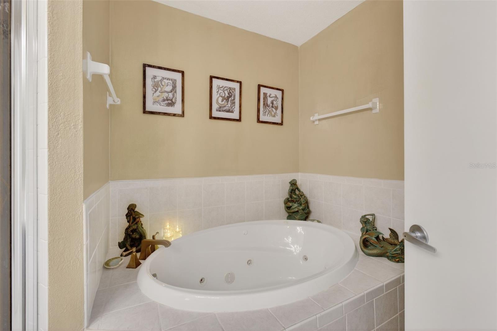 Image 28 of 60 For 2470 Ocean Shore Boulevard 103