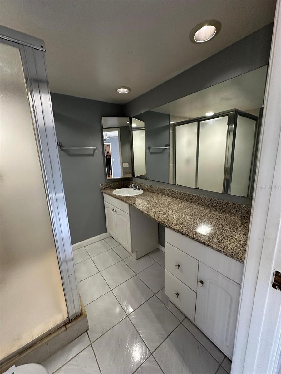 Image 14 of 18 For 5276 Middle Court 115