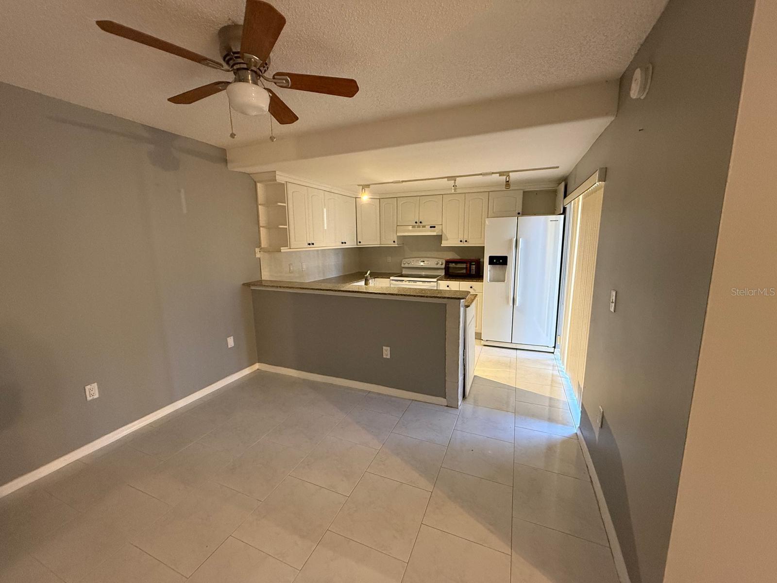 Image 4 of 18 For 5276 Middle Court 115