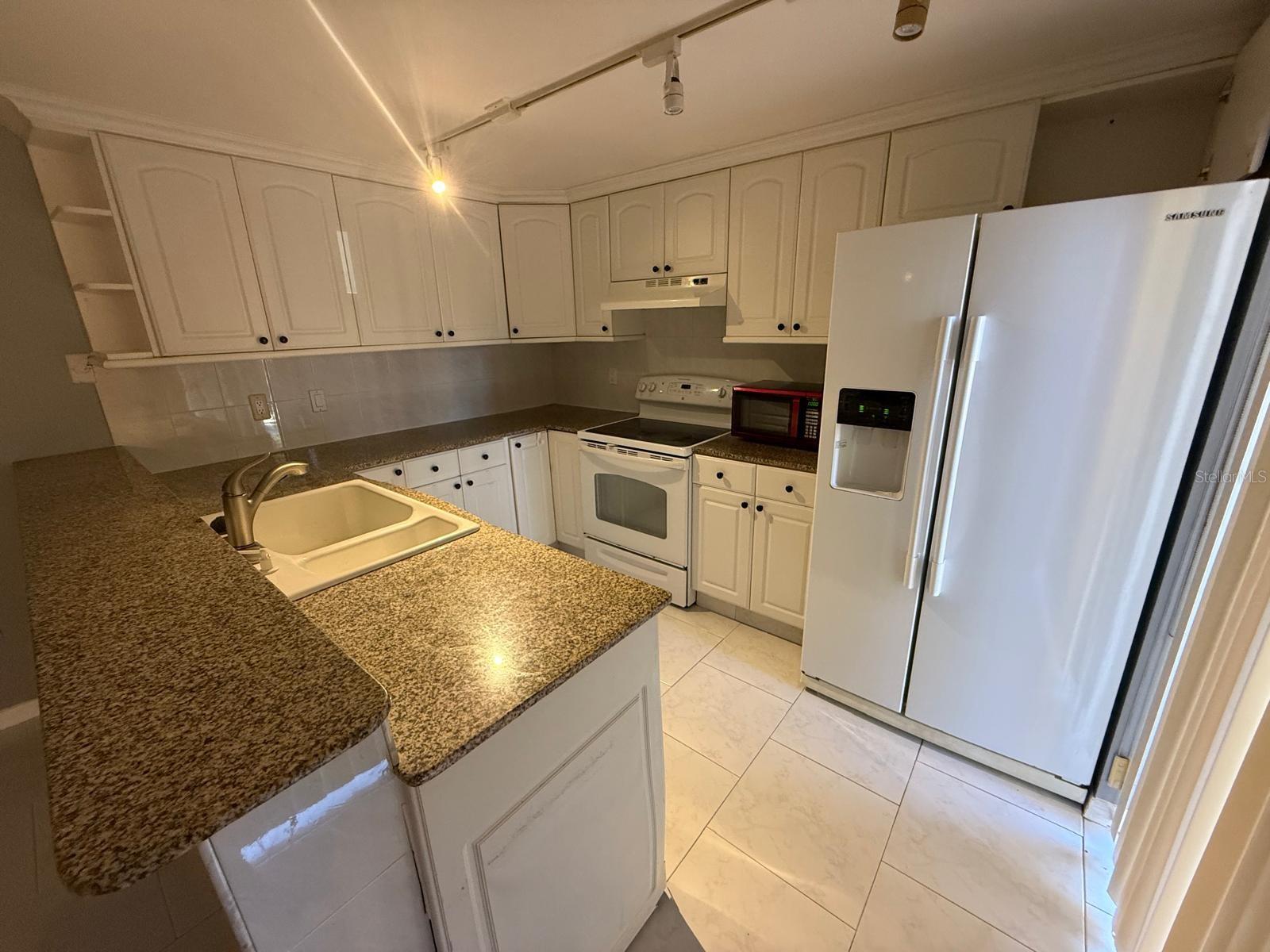 Image 5 of 18 For 5276 Middle Court 115