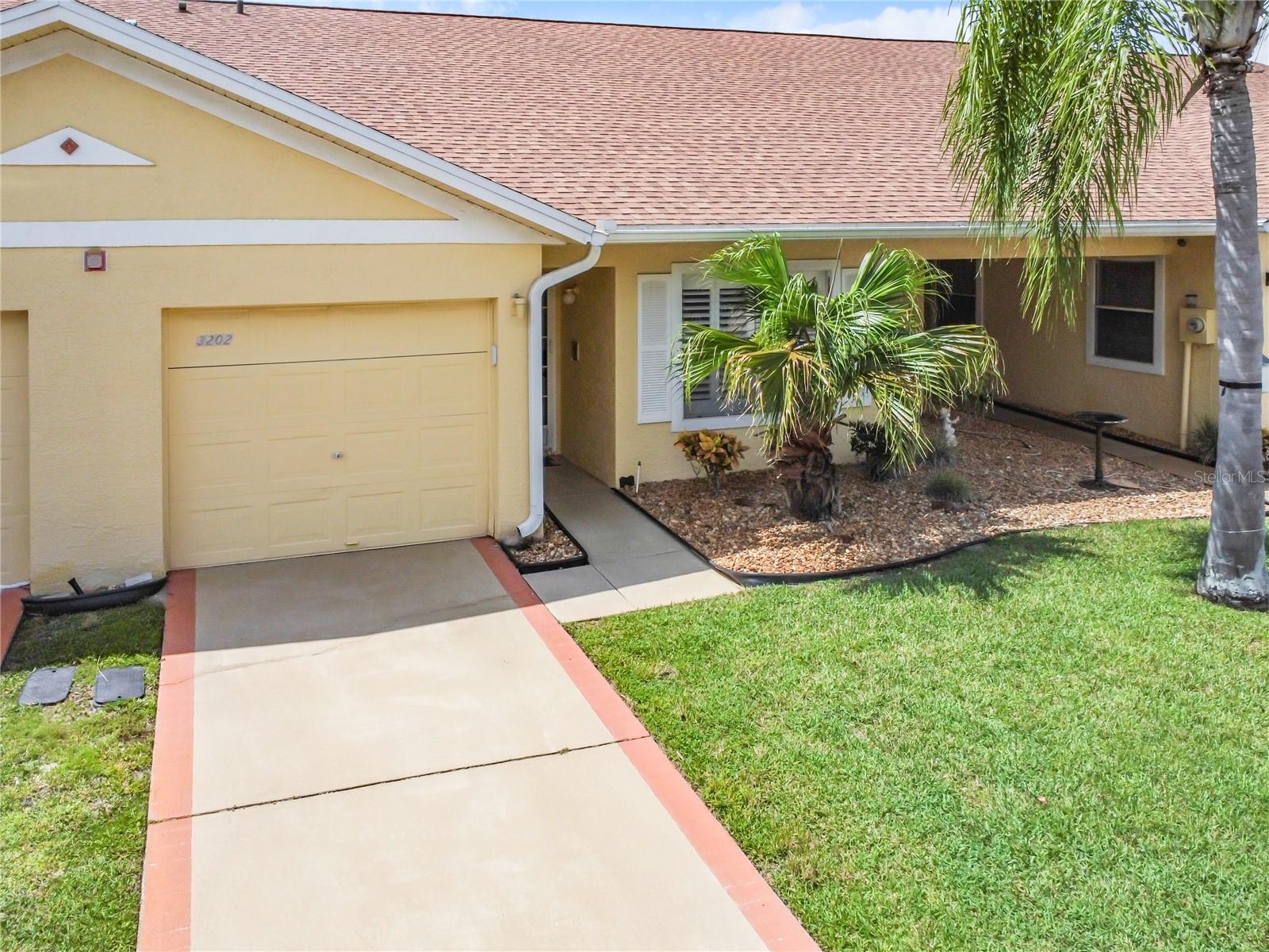 Image 4 of 60 For 3202 Queen Palms Court