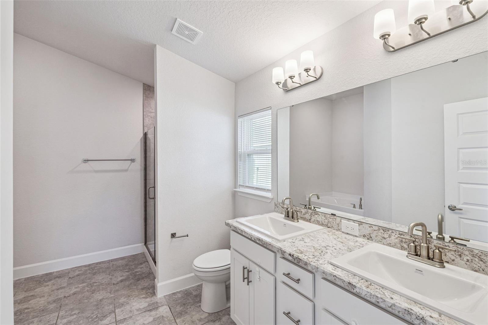 Image 15 of 39 For 2358 Friendly Confines Loop