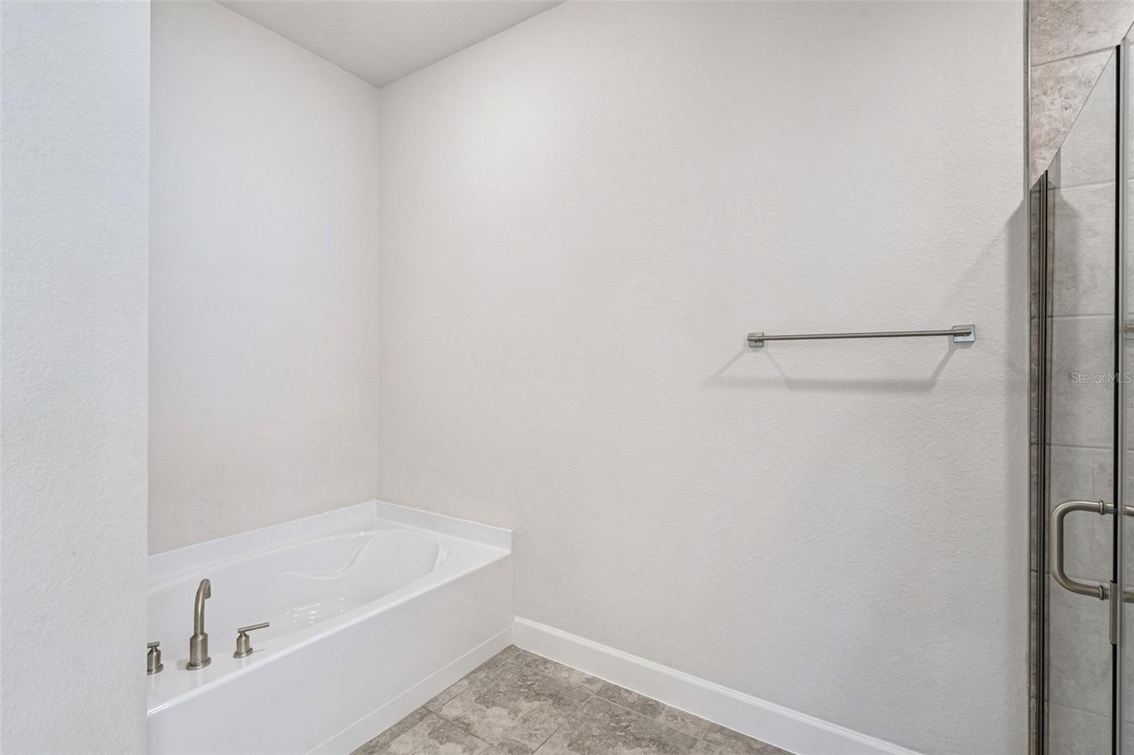 Image 17 of 39 For 2358 Friendly Confines Loop