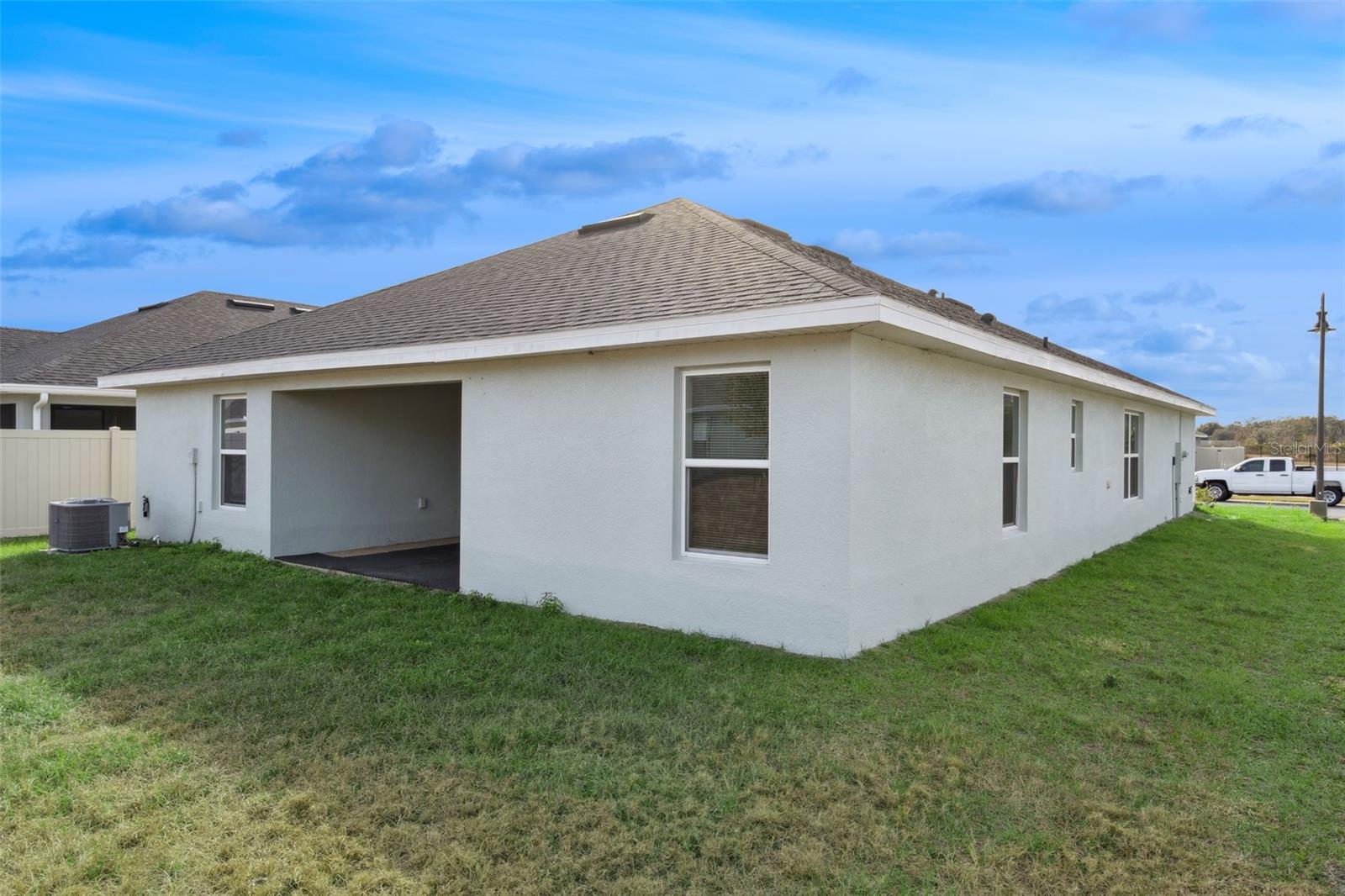 Image 23 of 39 For 2358 Friendly Confines Loop