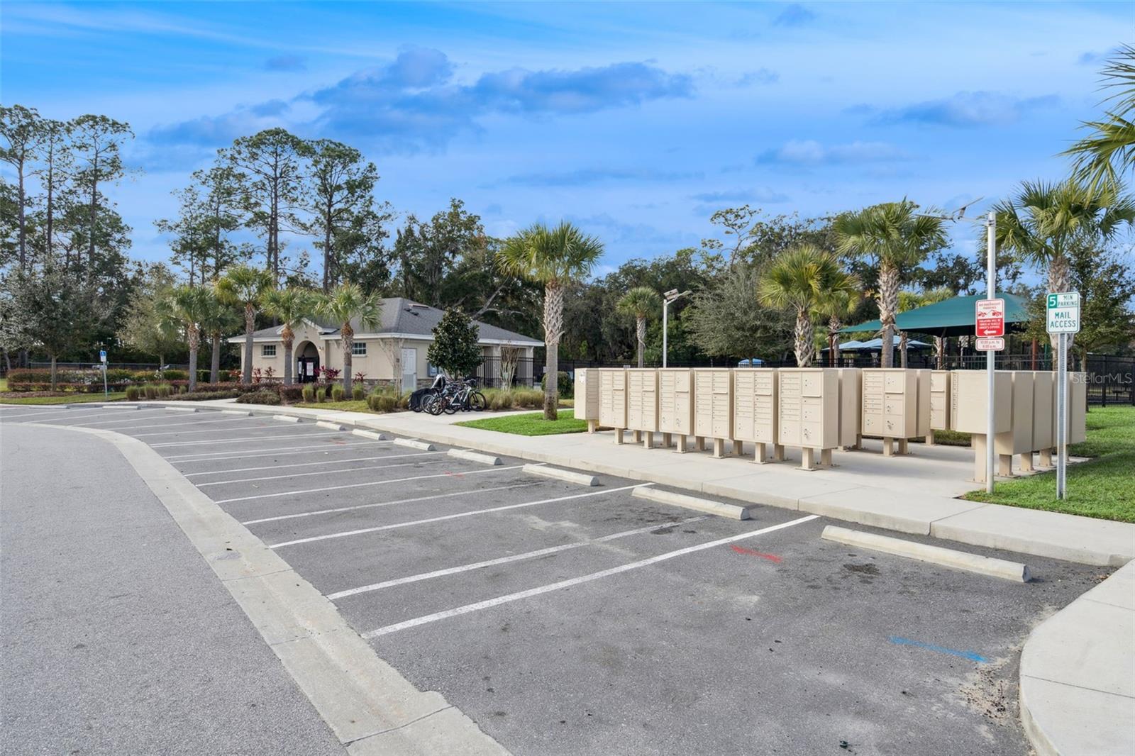 Image 25 of 39 For 2358 Friendly Confines Loop