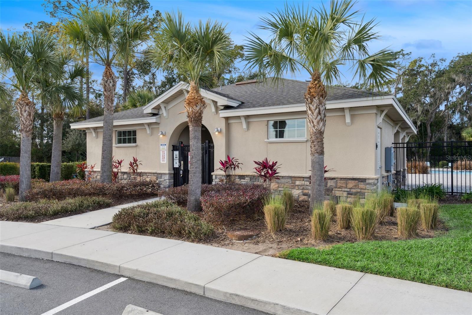 Image 27 of 39 For 2358 Friendly Confines Loop