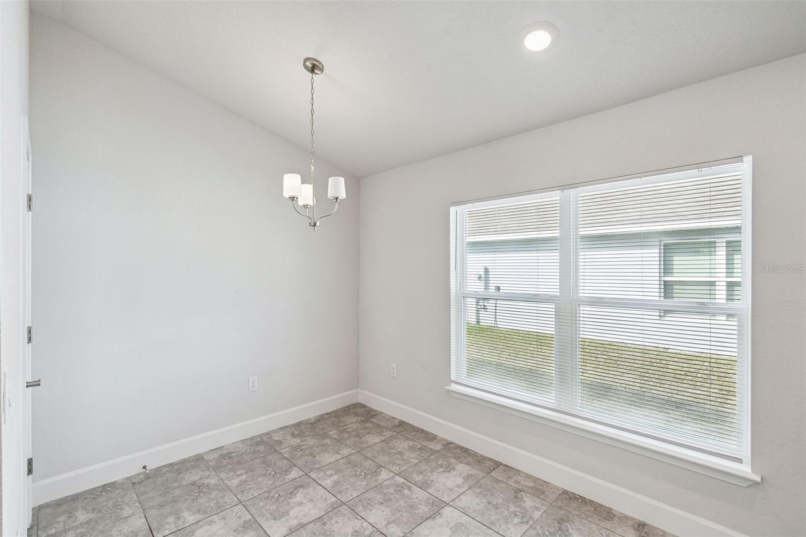 Image 6 of 39 For 2358 Friendly Confines Loop