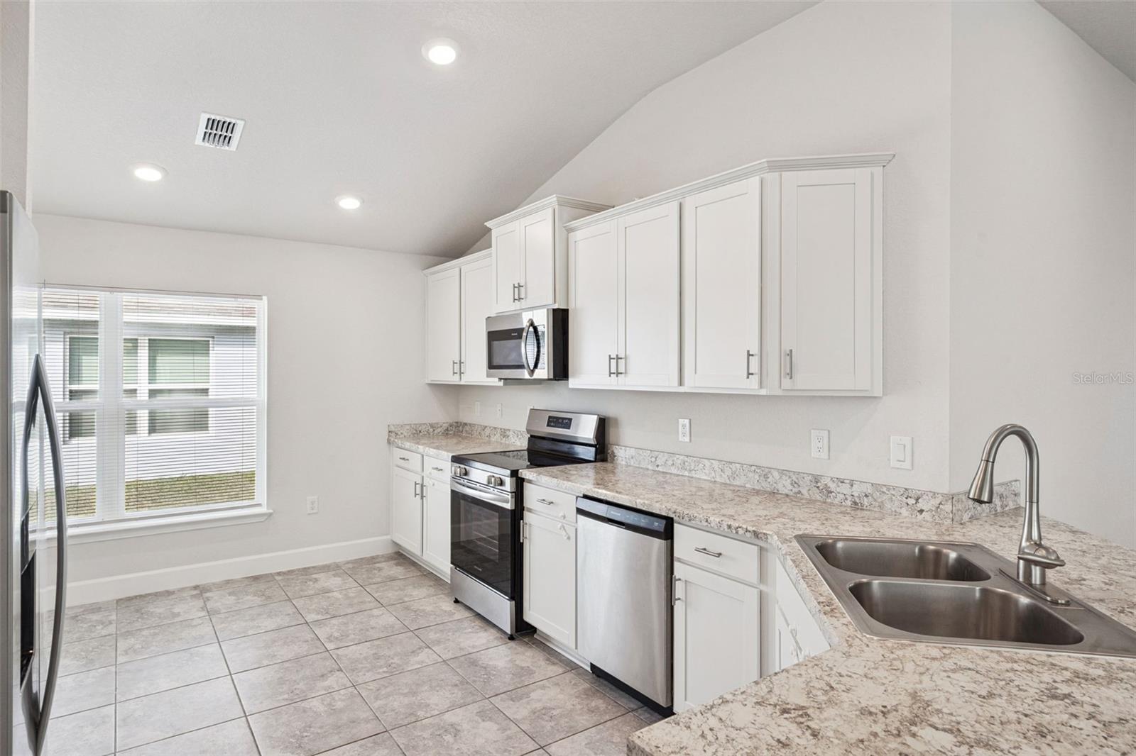 Image 7 of 39 For 2358 Friendly Confines Loop