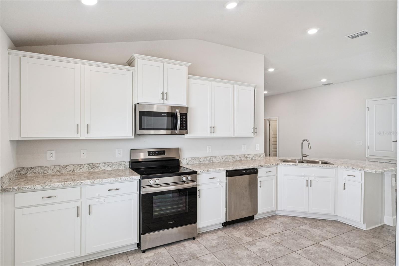 Image 8 of 39 For 2358 Friendly Confines Loop