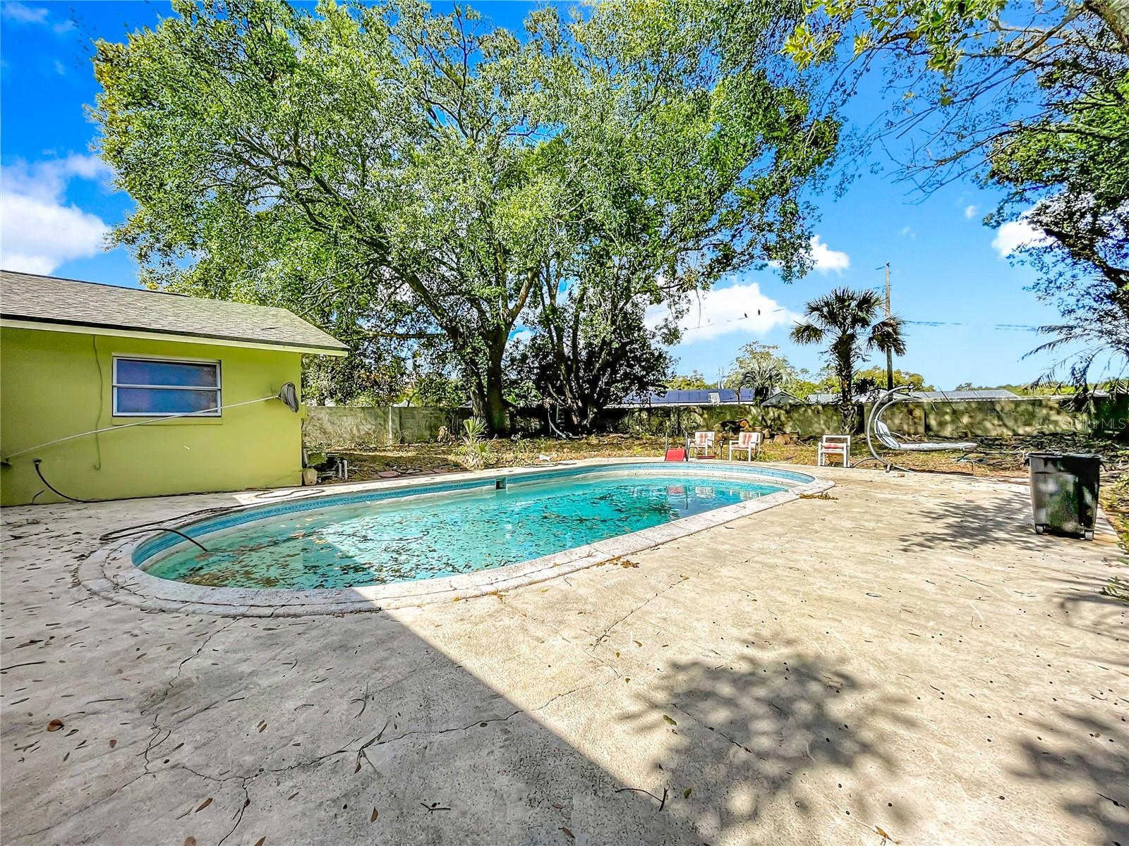 Image 15 of 54 For 305 Robin Hill Drive