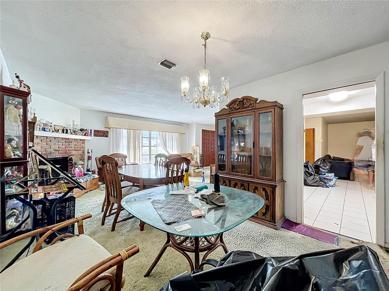 Image 33 of 54 For 305 Robin Hill Drive