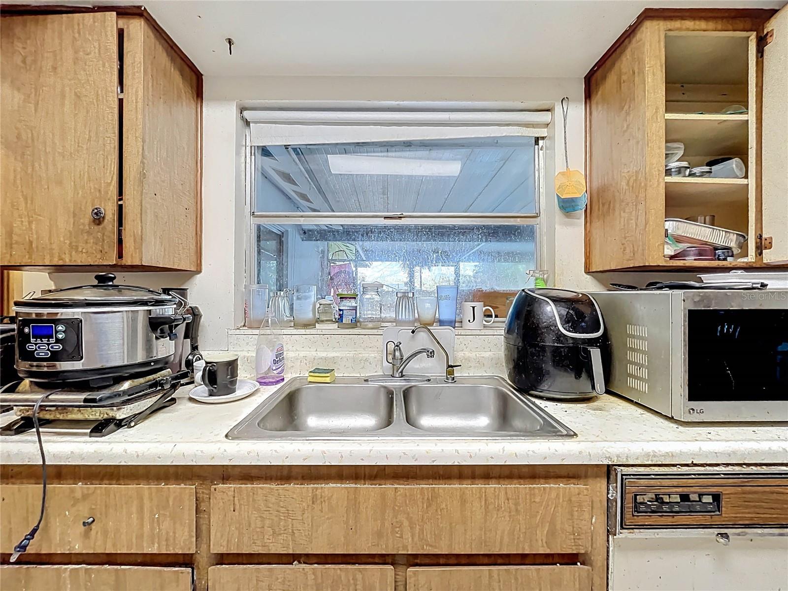 Image 37 of 54 For 305 Robin Hill Drive