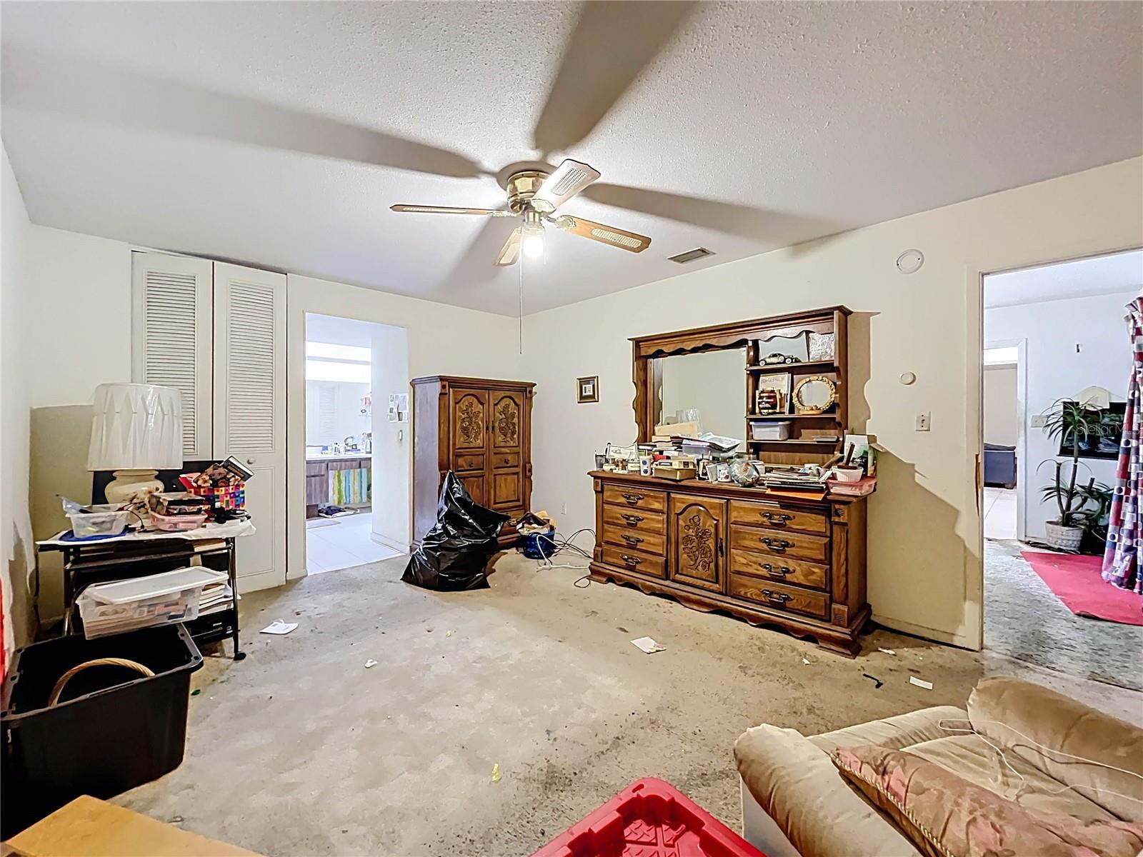 Image 41 of 54 For 305 Robin Hill Drive