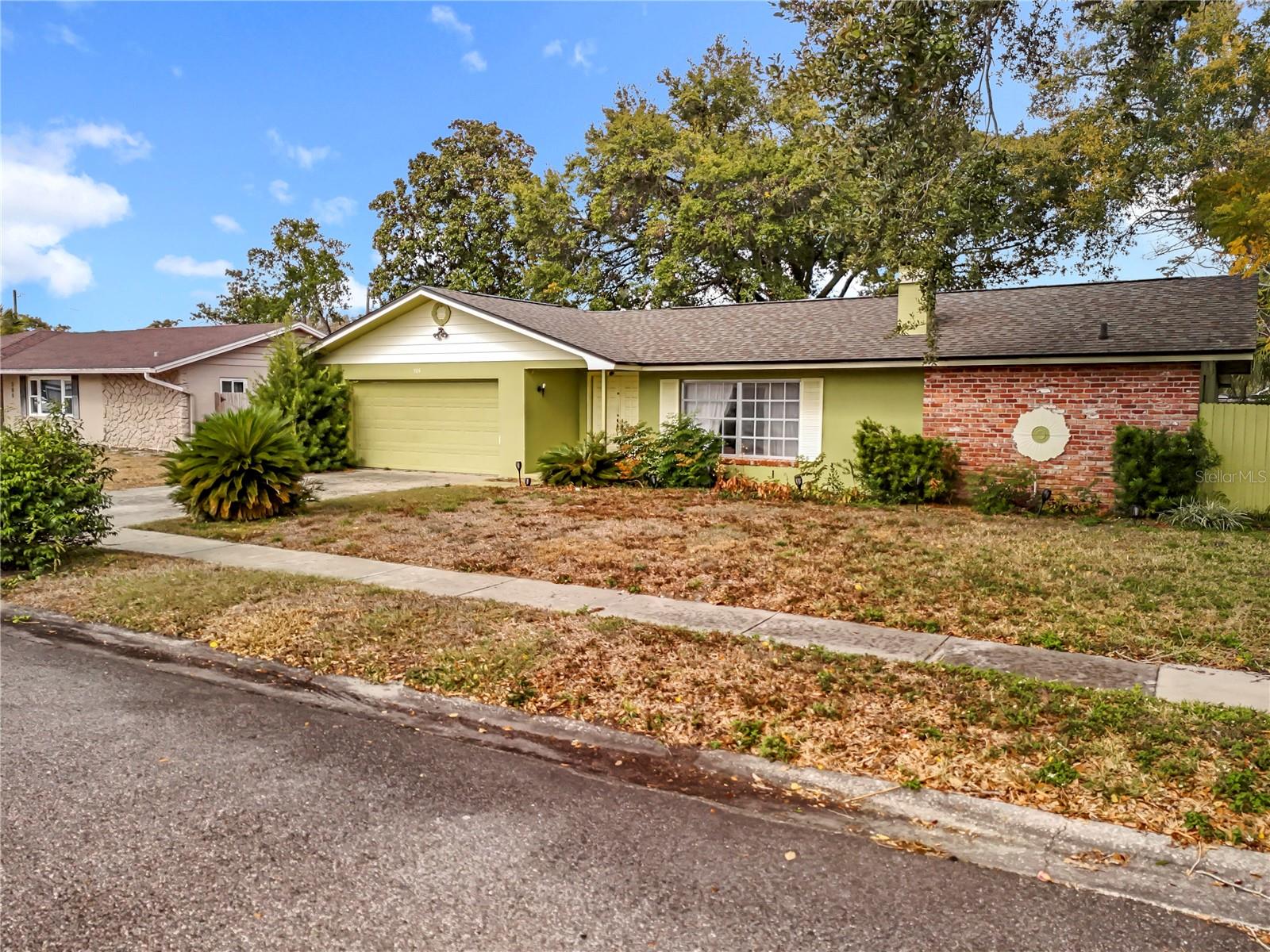 Image 6 of 54 For 305 Robin Hill Drive