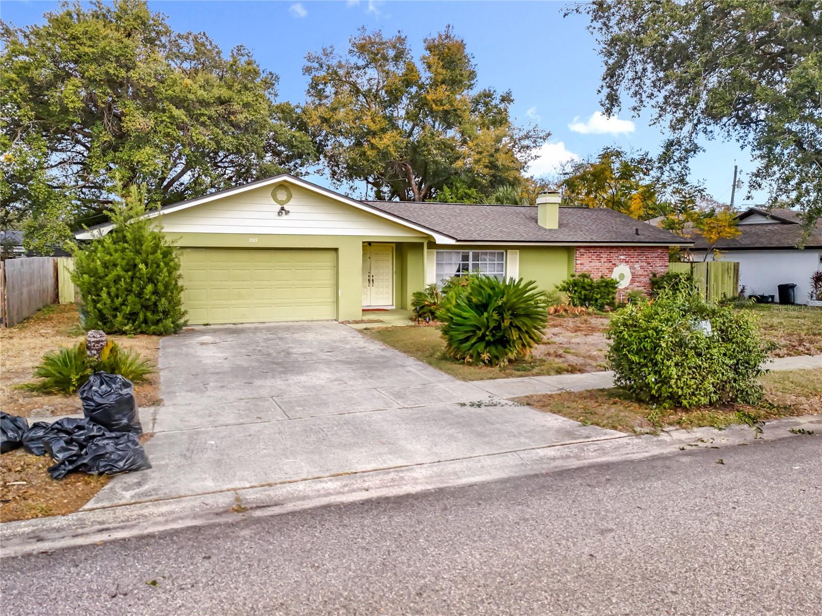 Image 7 of 54 For 305 Robin Hill Drive