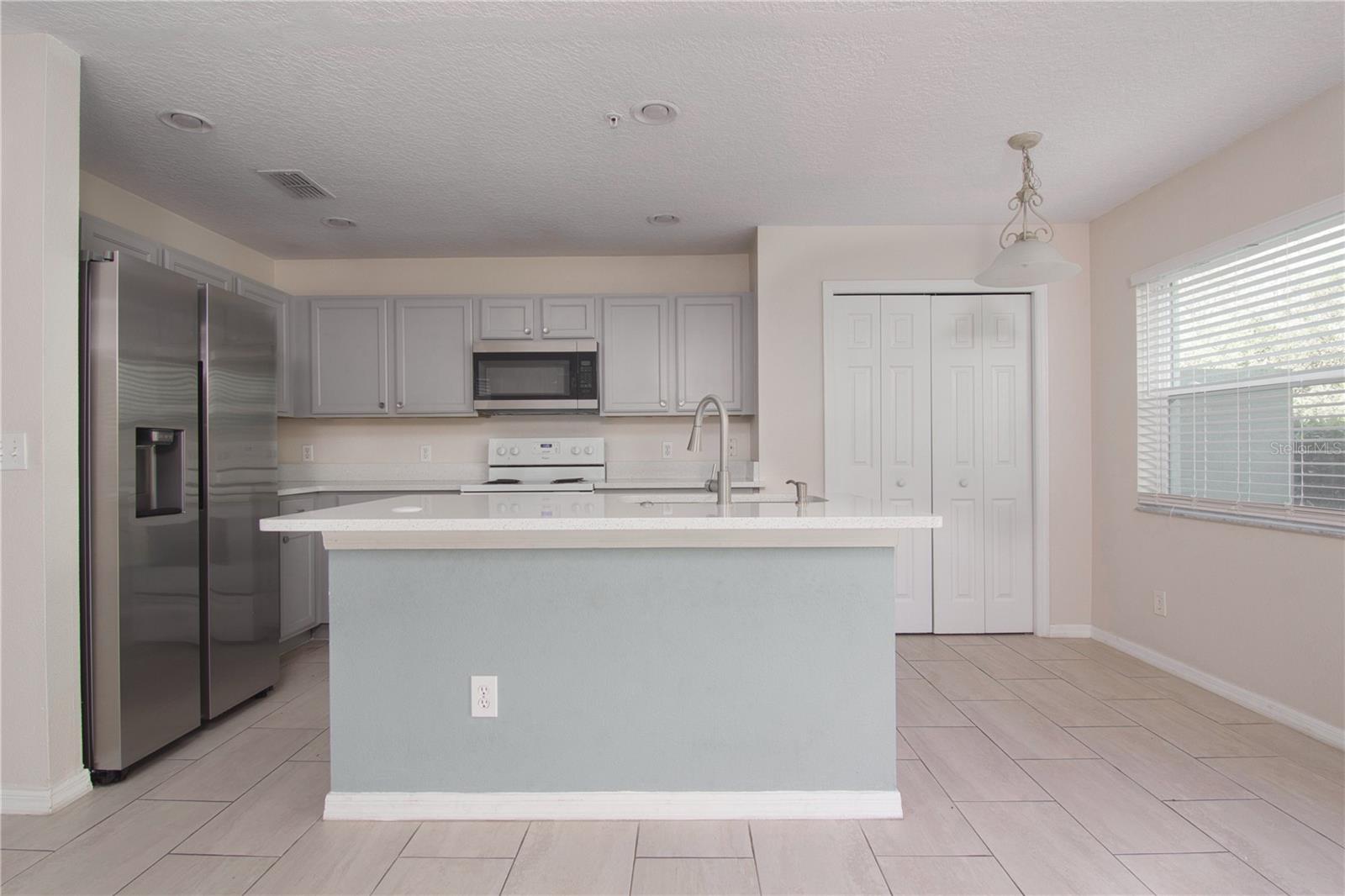 Image 8 of 17 For 247 Glowing Peace Lane 79