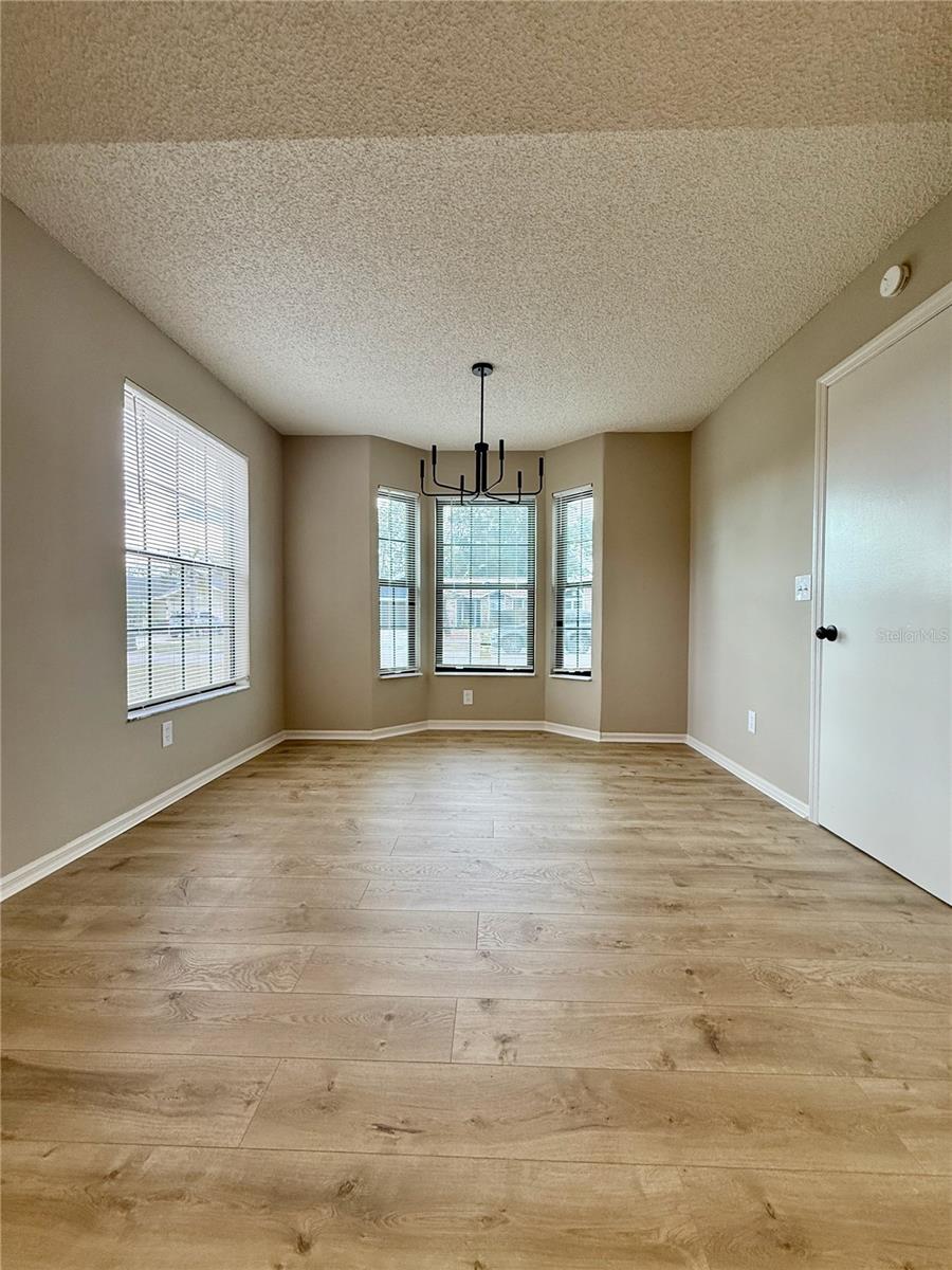 Image 11 of 29 For 5335 Hyde Park Avenue