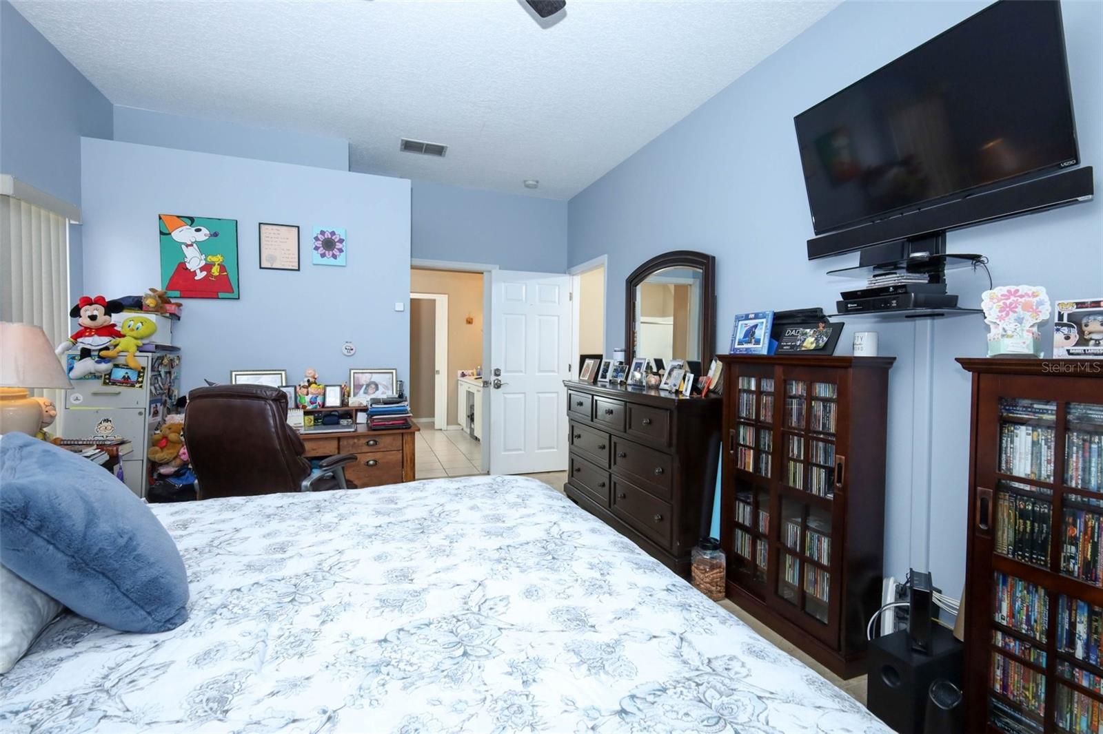 Image 22 of 52 For 412 Kings Eagle Lane