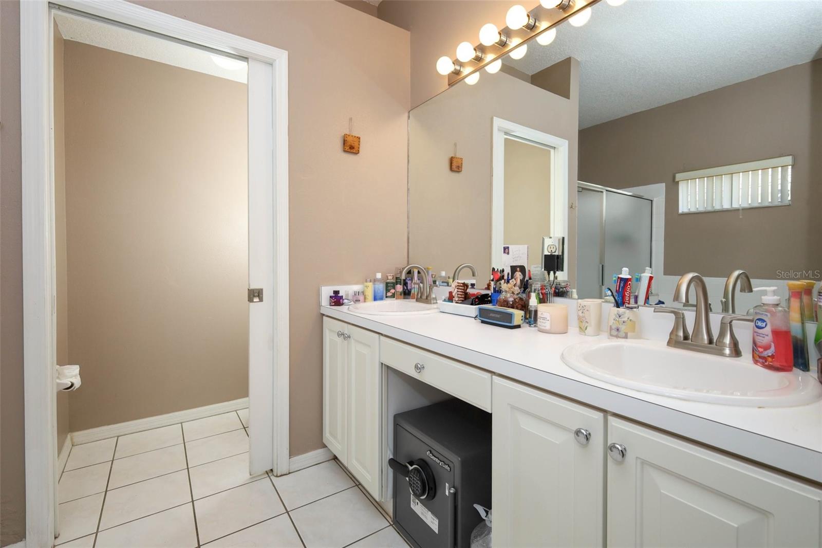 Image 24 of 52 For 412 Kings Eagle Lane