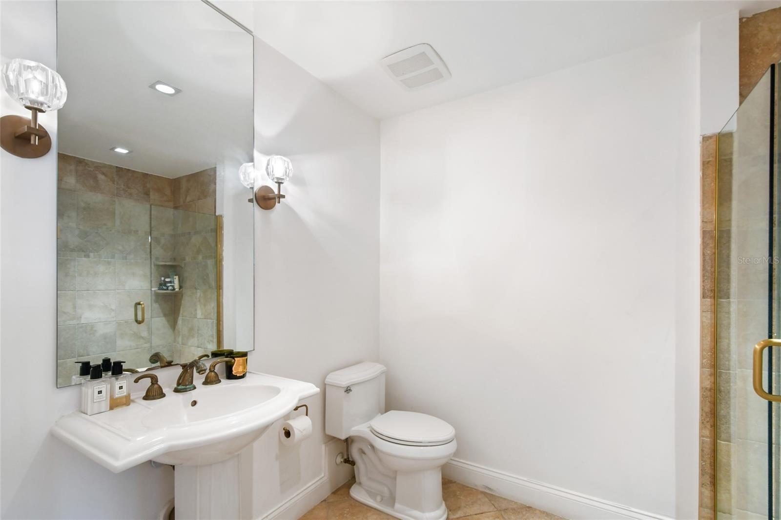 Image 32 of 52 For 311 Morse Boulevard 1-5