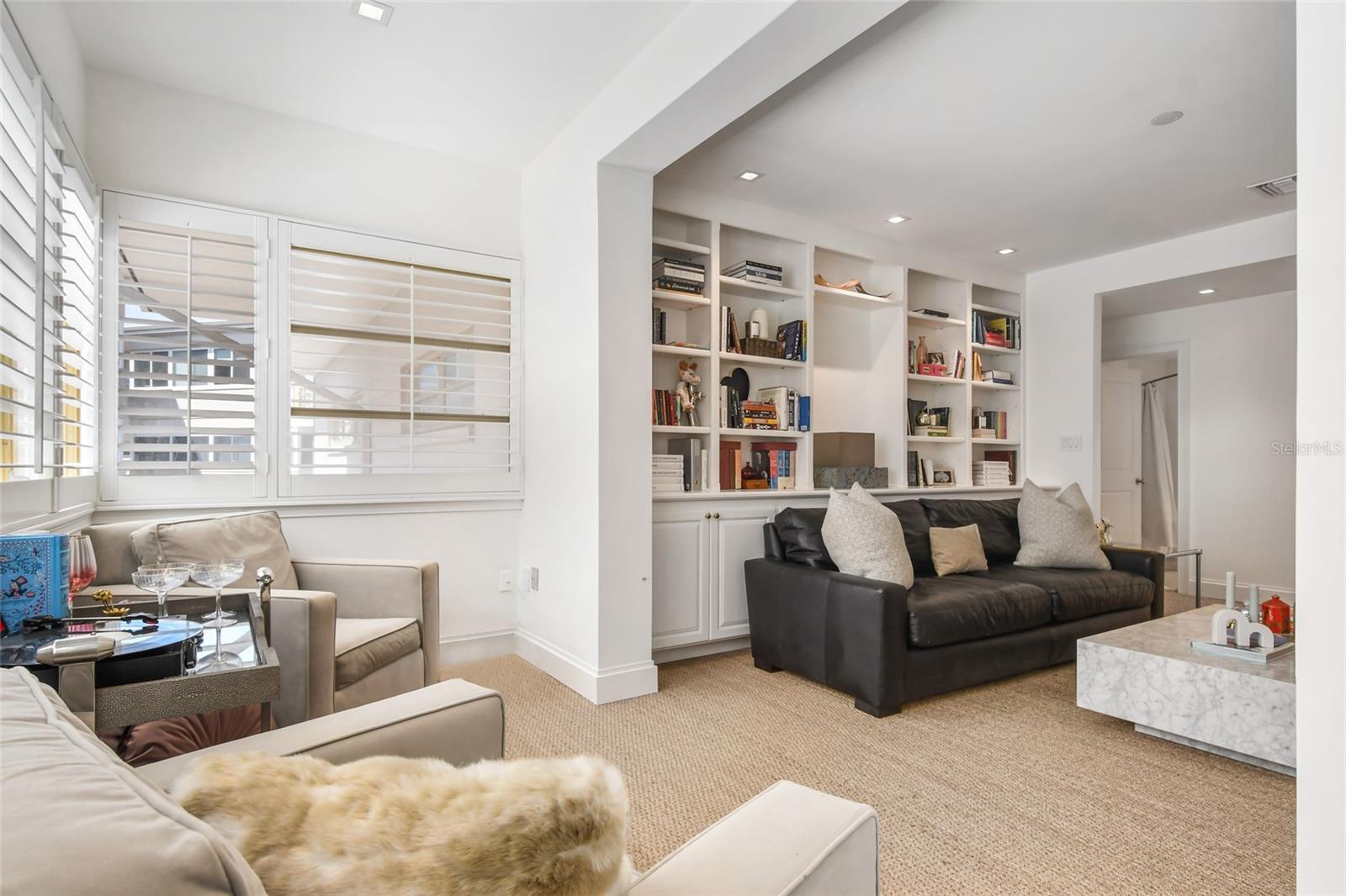 Image 36 of 52 For 311 Morse Boulevard 1-5