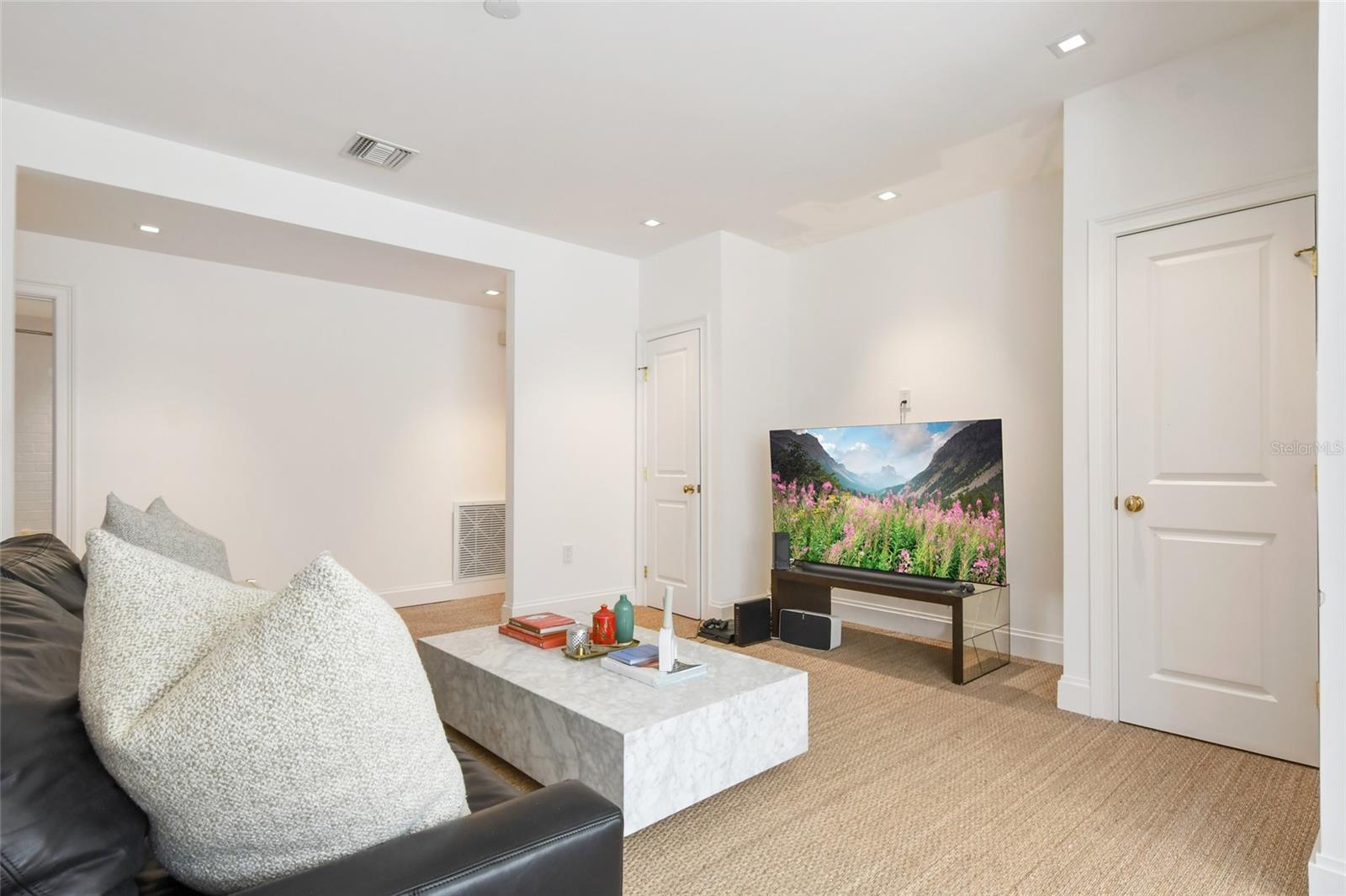 Image 37 of 52 For 311 Morse Boulevard 1-5