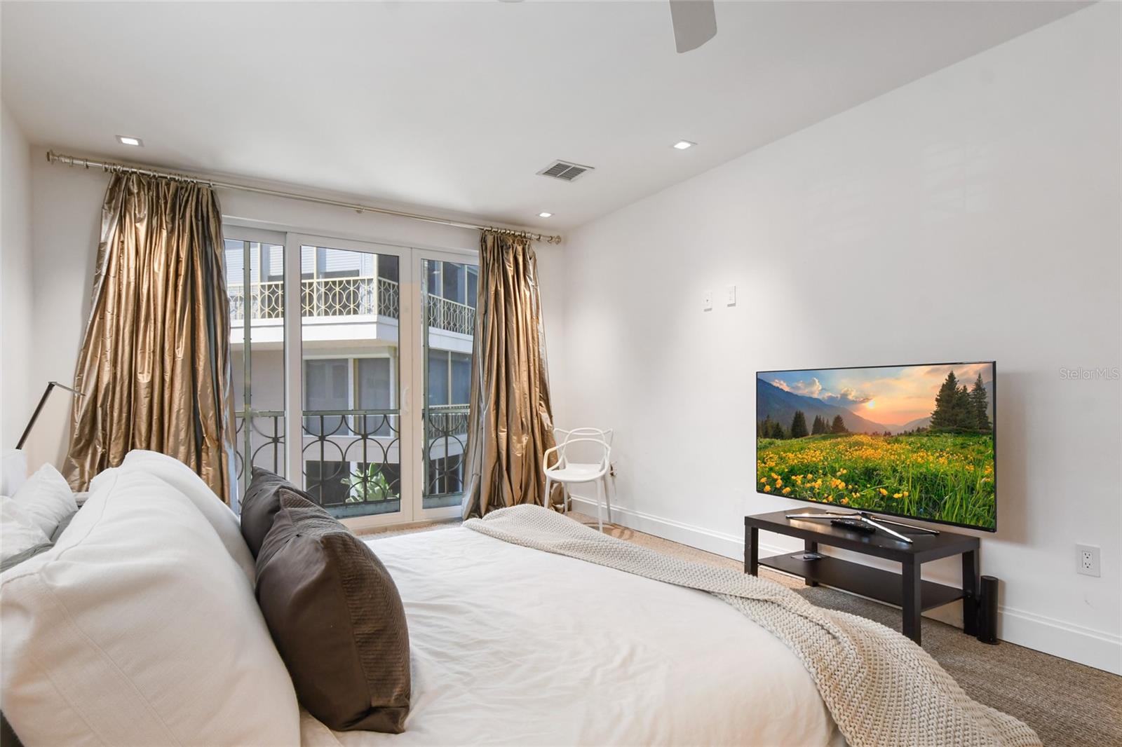 Image 44 of 52 For 311 Morse Boulevard 1-5