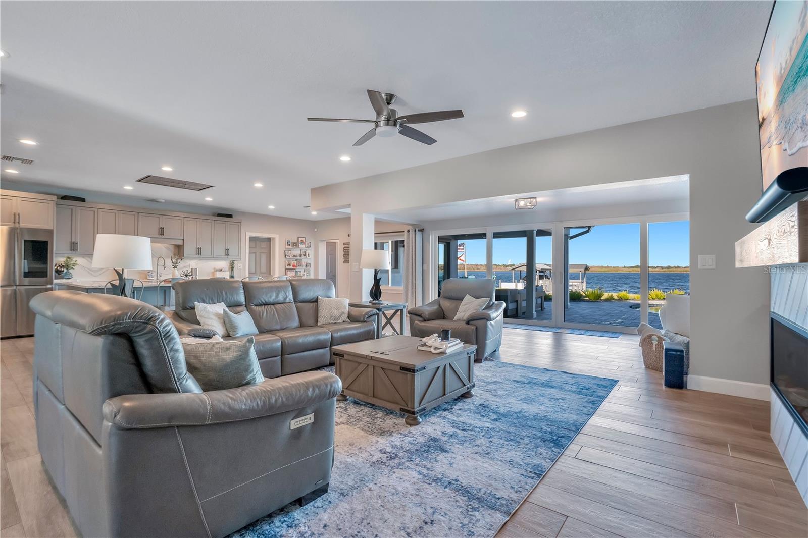 Image 24 of 89 For 3433 Cullen Lake Shore Drive