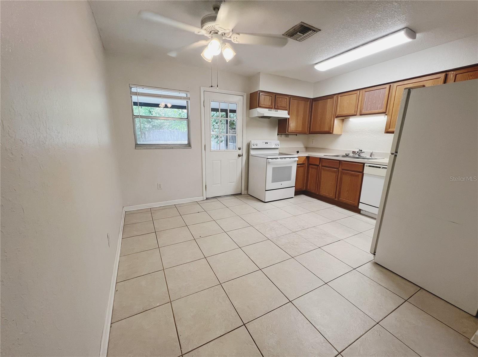 Image 4 of 8 For 110 Willow Avenue