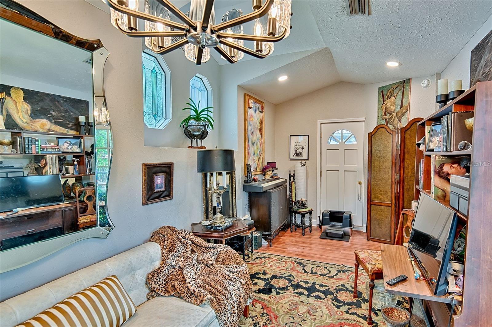 Image 3 of 17 For 360 Se Lakeview Dr Drive